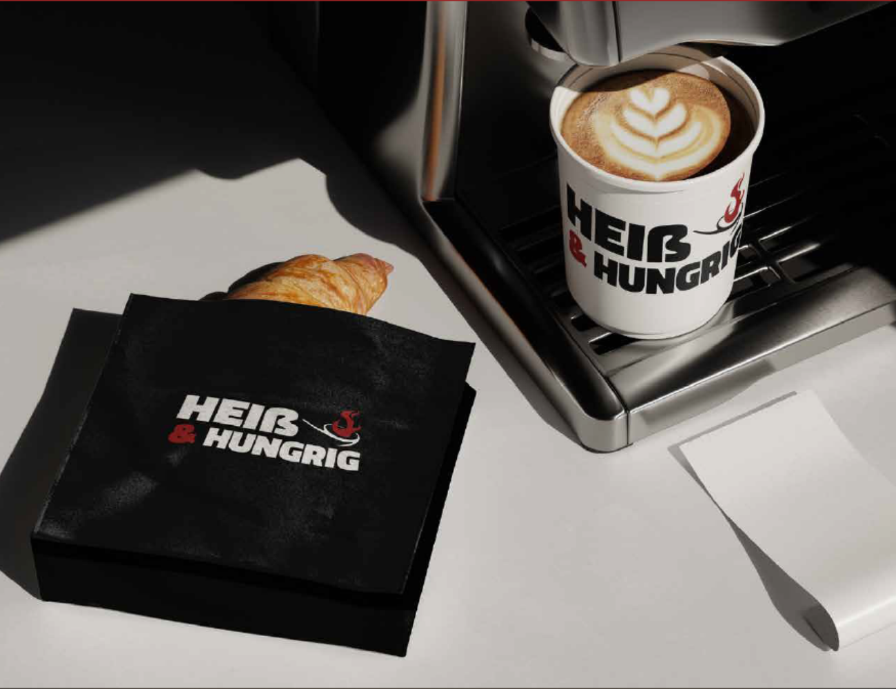 Branding-Mockup: Heiß & Hungrig auf Serviette und Kaffeebecher